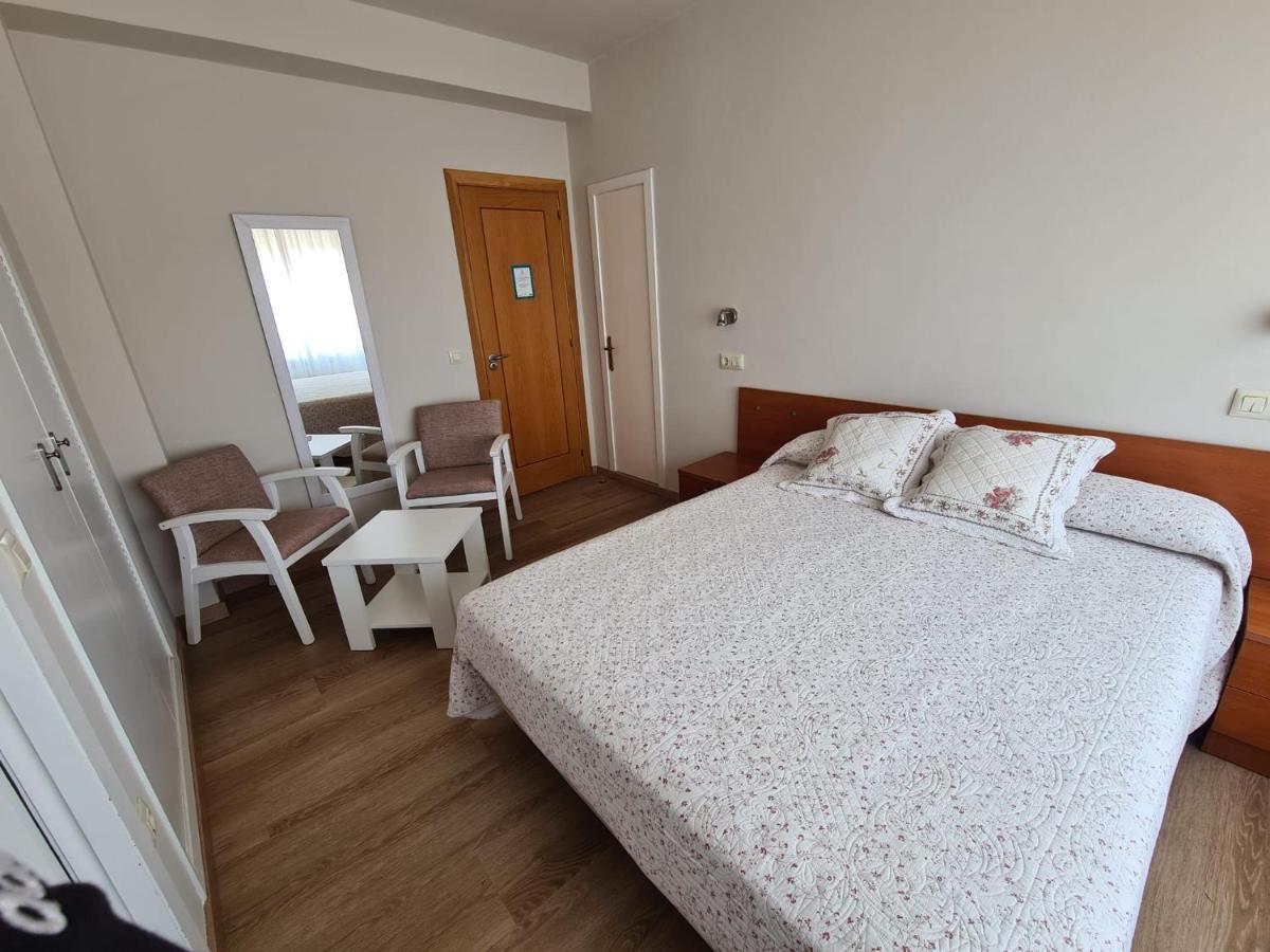 מלון Louro Hostal Playa Atlantica מראה חיצוני תמונה